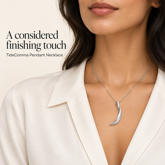 Tidal Comma Necklace